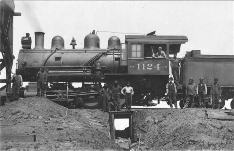 Crew and Northern Pacific Engine 1124, Dilworth, Minnesota